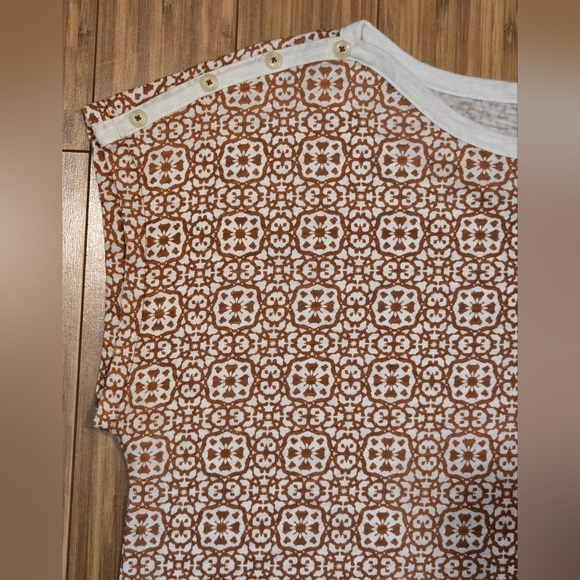 NWOT Liz Claiborne Brown Patterned Top - Picture 3 of 7